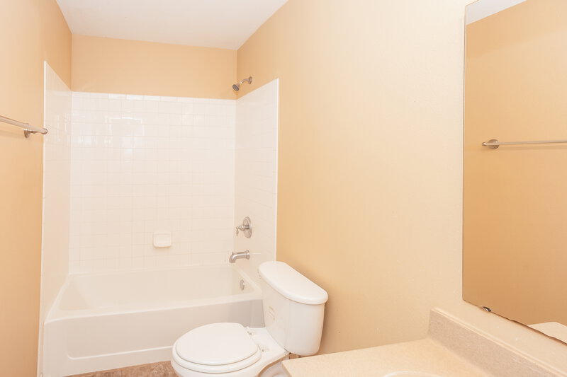 2,175/Mo, 5207 Vanhoy Ln Charlotte, NC 28269 Main Bathroom View