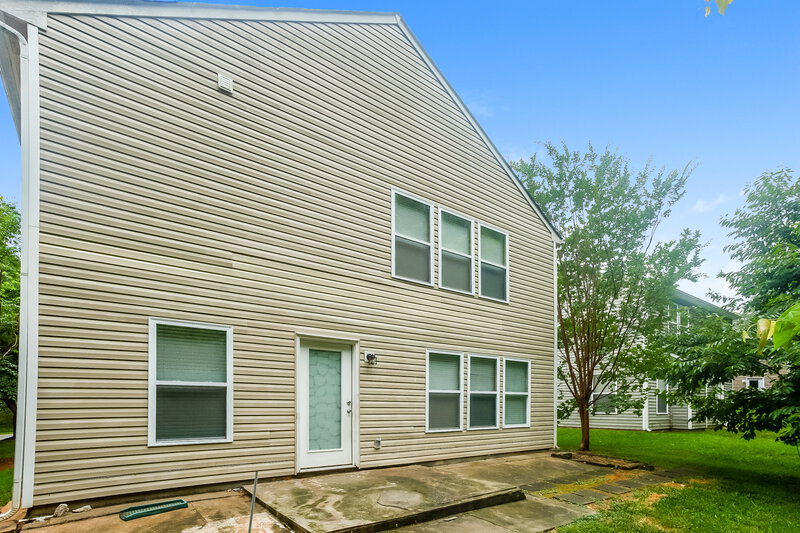 2,175/Mo, 5207 Vanhoy Ln Charlotte, NC 28269 Rear View 2