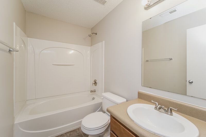 2,360/Mo, 8712 Michaw Ct Charlotte, NC 28269 Bathroom View