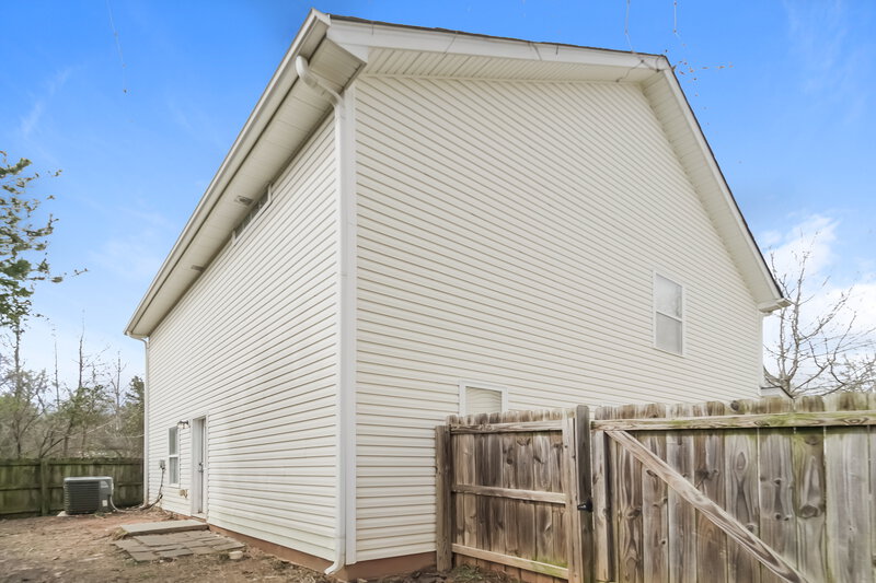 2,360/Mo, 8712 Michaw Ct Charlotte, NC 28269 Rear View