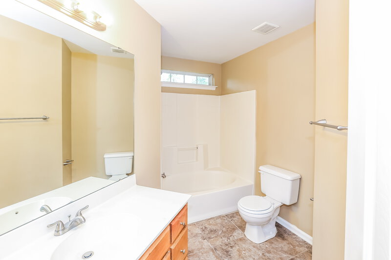 1,855/Mo, 6303 Spanish Moss Ln Charlotte, NC 28262 Main Bathroom View