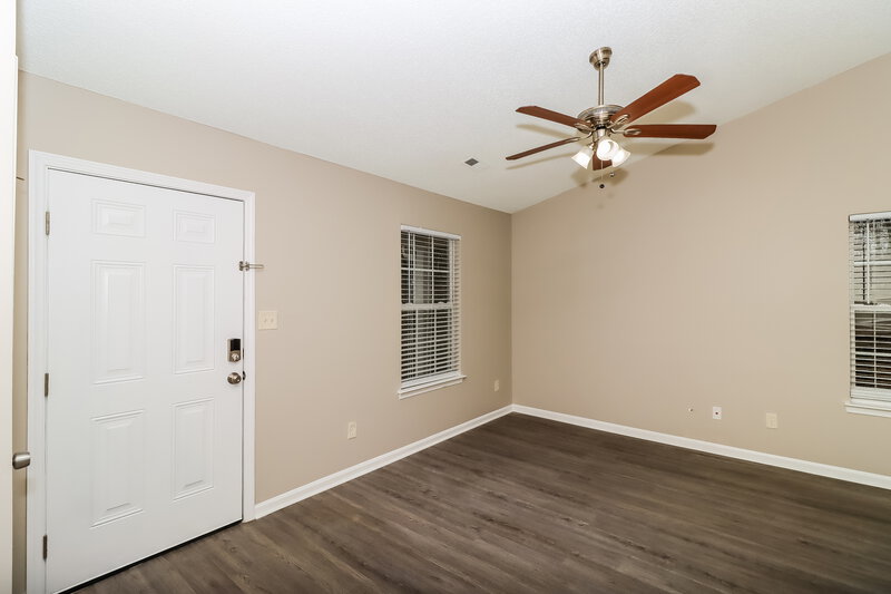 1,705/Mo, 11416 Northwoods Forest Dr Charlotte, NC 28214 Living Room View 4