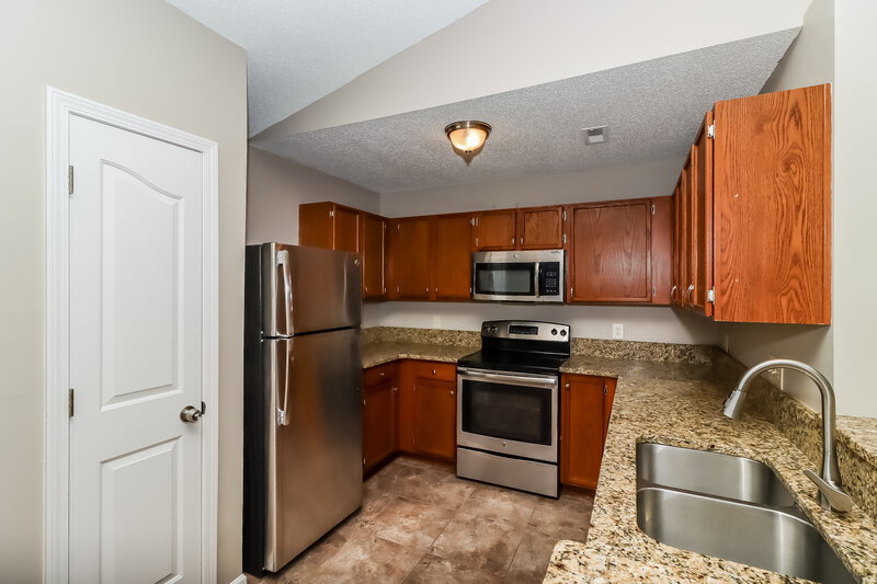 1,705/Mo, 11416 Northwoods Forest Dr Charlotte, NC 28214 Kitchen View