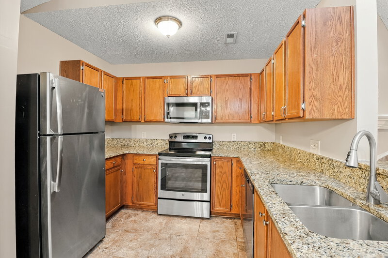 1,995/Mo, 11416 Northwoods Forest Dr Charlotte, NC 28214 Kitchen View 2