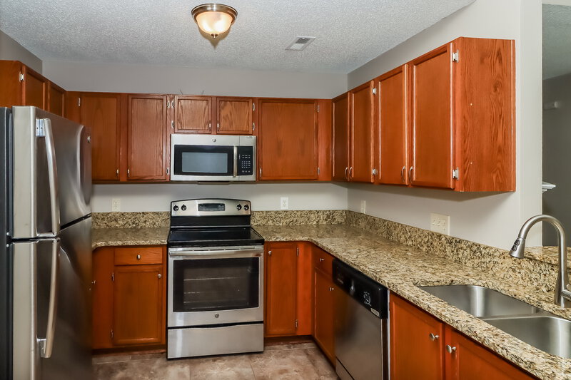 1,705/Mo, 11416 Northwoods Forest Dr Charlotte, NC 28214 Kitchen View 2