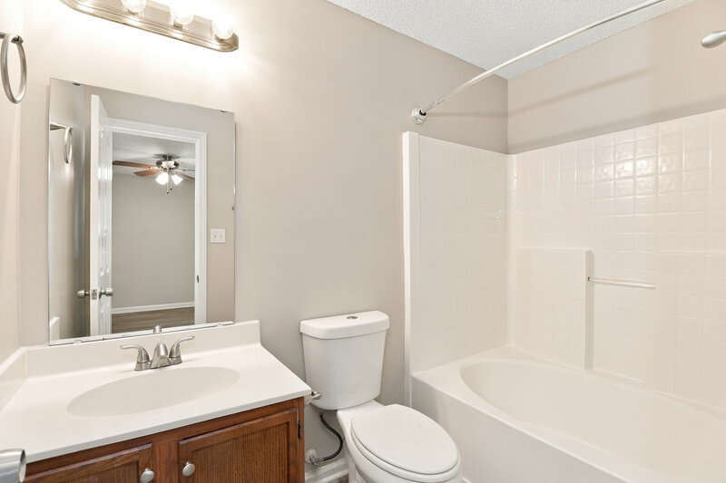 1,995/Mo, 11416 Northwoods Forest Dr Charlotte, NC 28214 Primary Bathroom View