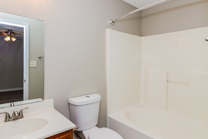 1,705/Mo, 11416 Northwoods Forest Dr Charlotte, NC 28214 Main Bathroom View