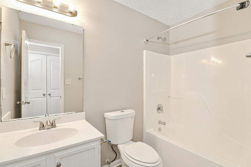 1,995/Mo, 11416 Northwoods Forest Dr Charlotte, NC 28214 Bathroom View