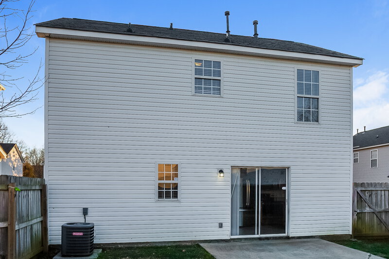 1,720/Mo, 2914 Pirates Pl Charlotte, NC 28216 Rear View 2