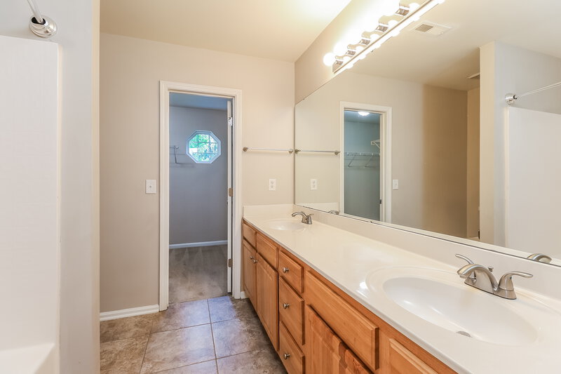 1,785/Mo, 2618 Marmac Rd Charlotte, NC 28208 Main Bathroom View