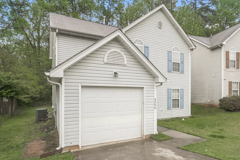 1,665/Mo, 4206 Parkdale Dr Charlotte, NC 28208 Front View