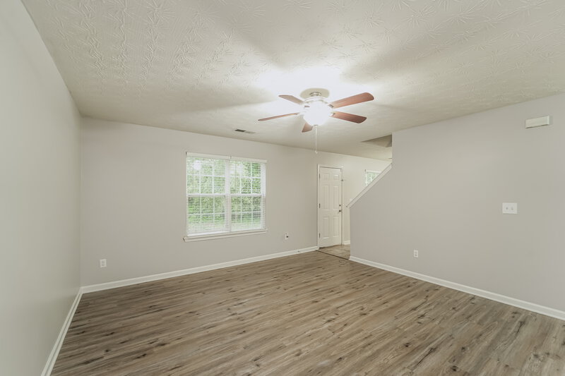 1,665/Mo, 4206 Parkdale Dr Charlotte, NC 28208 Living Room View 2