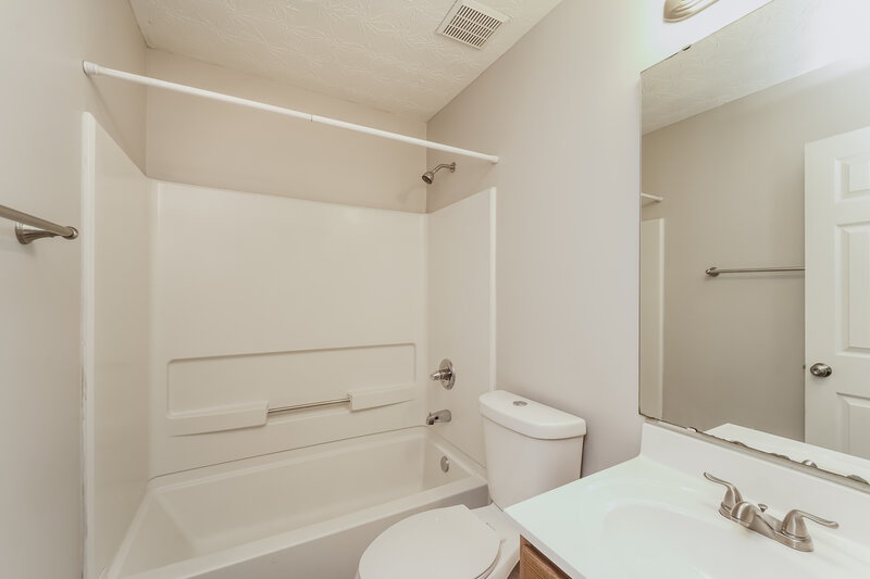 1,665/Mo, 4206 Parkdale Dr Charlotte, NC 28208 Bathroom View