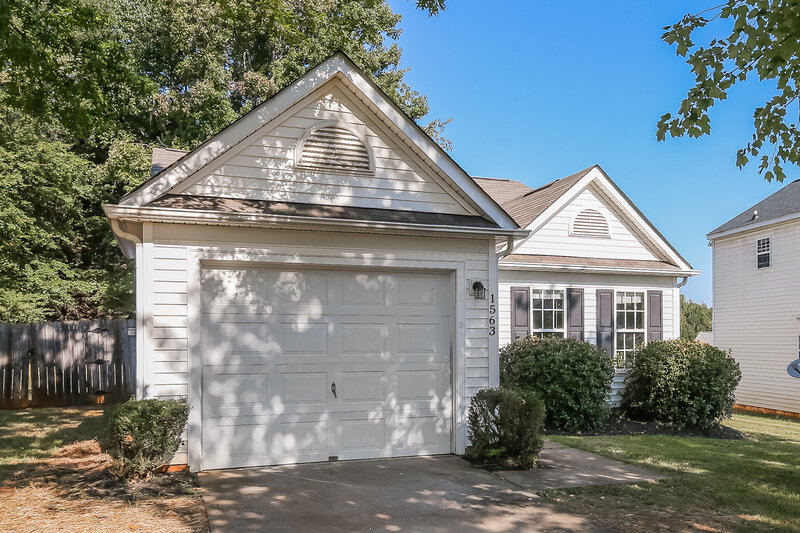 2,360/Mo, 1563 Hollow Maple Dr Charlotte, NC 28216 Front View