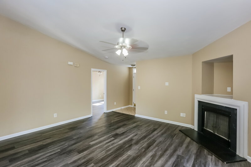 2,360/Mo, 1563 Hollow Maple Dr Charlotte, NC 28216 Living Room View 2
