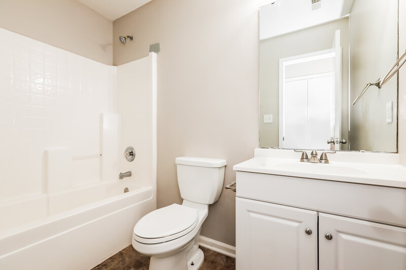 1,675/Mo, 11604 Stewarts Crossing Dr Charlotte, NC 28215 Main Bathroom View