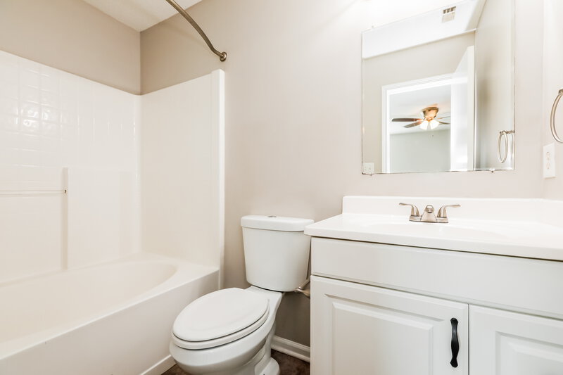 1,675/Mo, 11604 Stewarts Crossing Dr Charlotte, NC 28215 Bathroom View