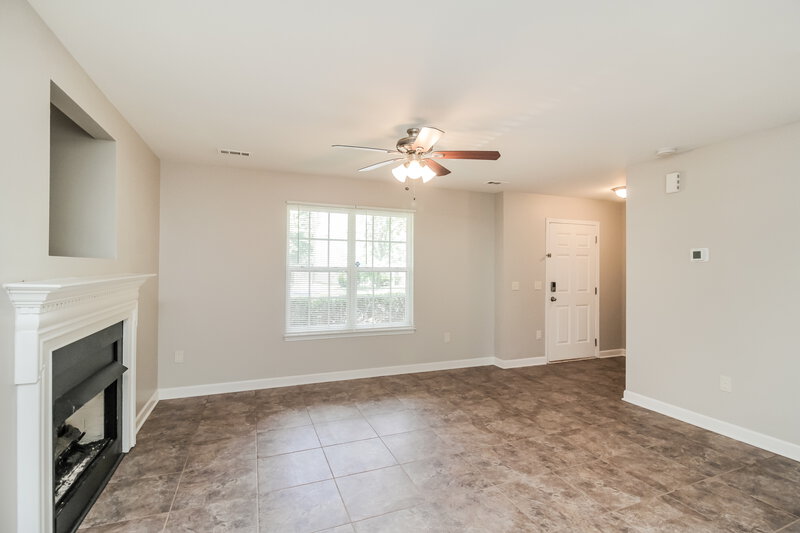 1,735/Mo, 2648 Reid Park Ln Charlotte, NC 28208 Living Room View