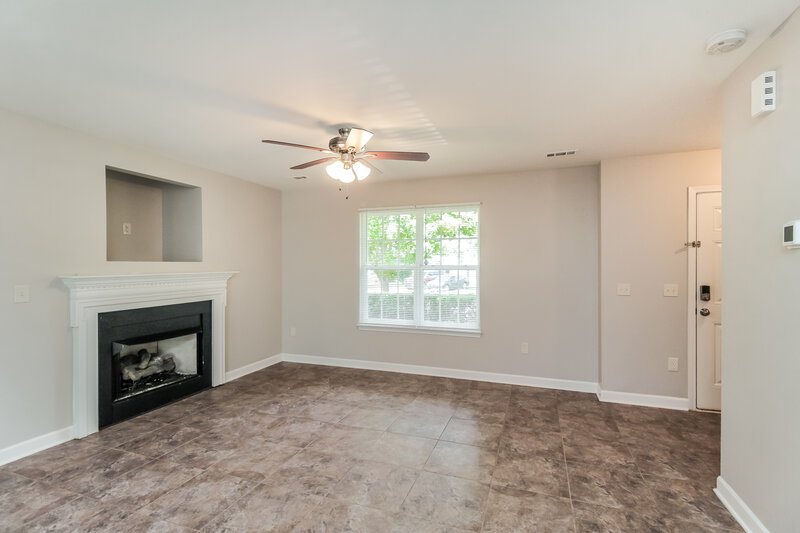 1,735/Mo, 2648 Reid Park Ln Charlotte, NC 28208 Living Room View 2