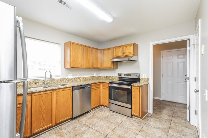 1,795/Mo, 5038 Blueberry Hollow Pl Charlotte, NC 28208 Kitchen View 2