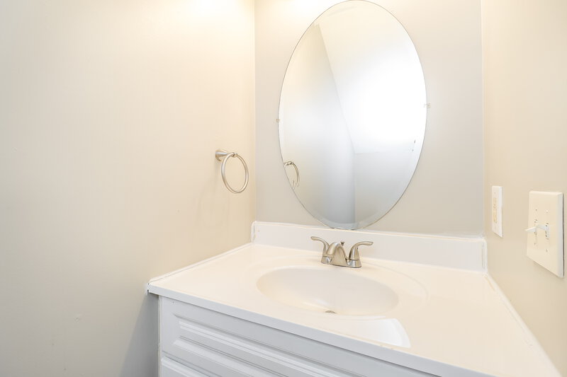 1,795/Mo, 5038 Blueberry Hollow Pl Charlotte, NC 28208 Main Bathroom View
