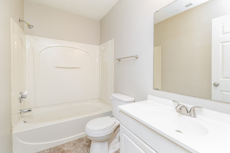 1,795/Mo, 5038 Blueberry Hollow Pl Charlotte, NC 28208 Bathroom View 2
