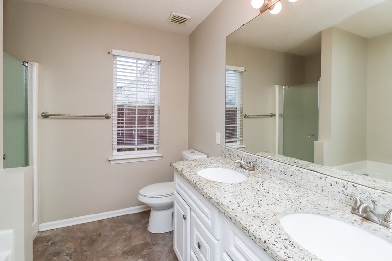 1,825/Mo, 2634 Millpond Way Concord, NC 28027 Main Bathroom View