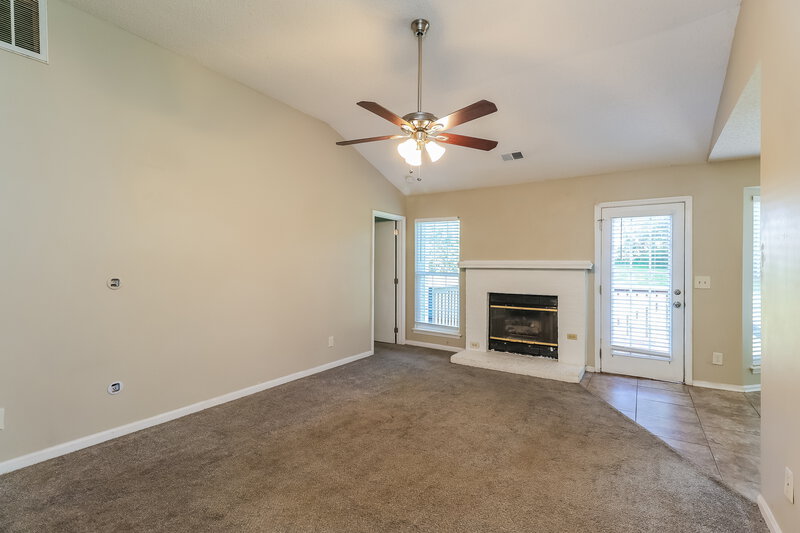 1,755/Mo, 11609 Brockley Ct Charlotte, NC 28215 Living Room View 2