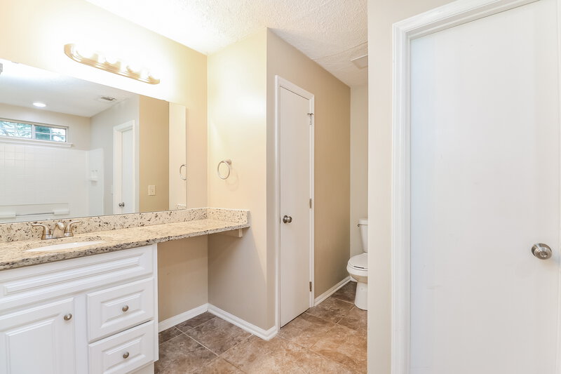 1,755/Mo, 11609 Brockley Ct Charlotte, NC 28215 Main Bathroom View