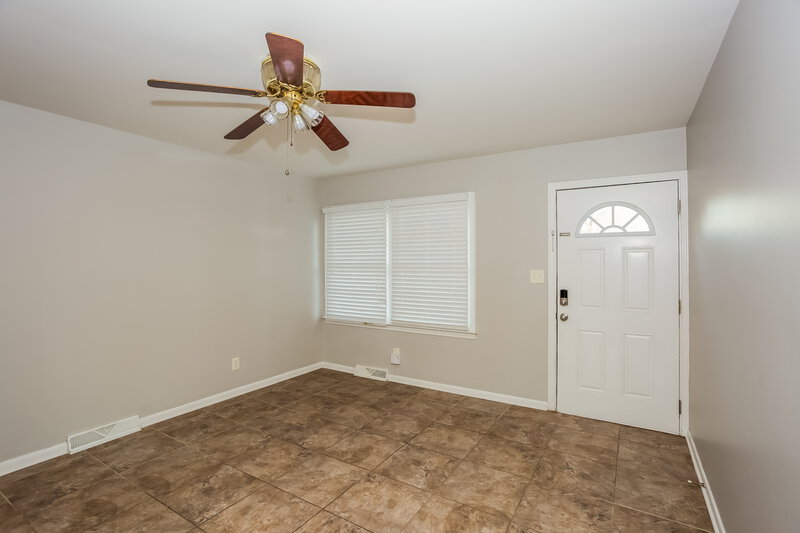 1,635/Mo, 88 Meadow Ave Ne Concord, NC 28025 Living Room View 2