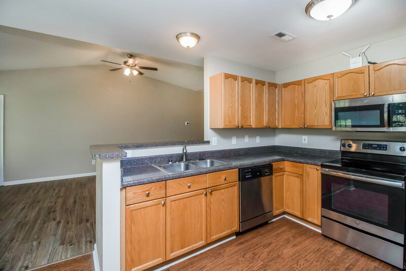1,835/Mo, 128 Cinebar Rd Mooresville, NC 28115 Kitchen View