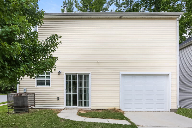 1,810/Mo, 3832 Glory St Charlotte, NC 28206 Rear View 2