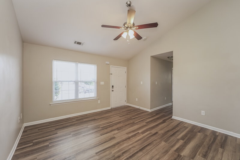 1,635/Mo, 4621 Bomar Dr Charlotte, NC 28216 Living Room View 2