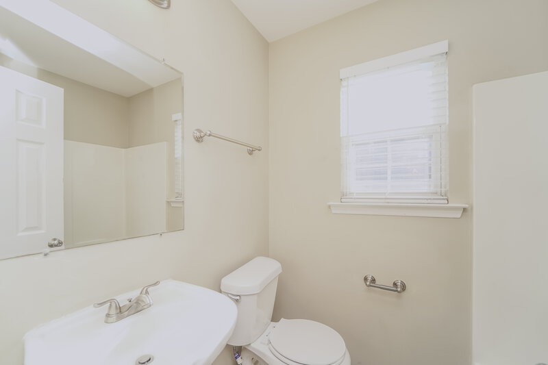 1,635/Mo, 4621 Bomar Dr Charlotte, NC 28216 Bathroom View