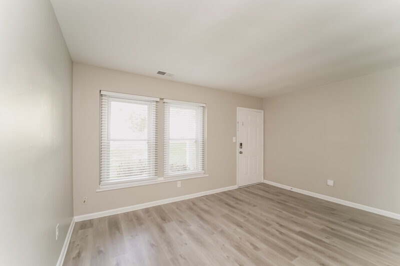 1,755/Mo, 615 Fawnbrook Ln Charlotte, NC 28217 Living Room View 2