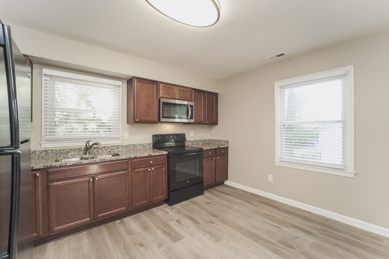 1,755/Mo, 615 Fawnbrook Ln Charlotte, NC 28217 Kitchen View