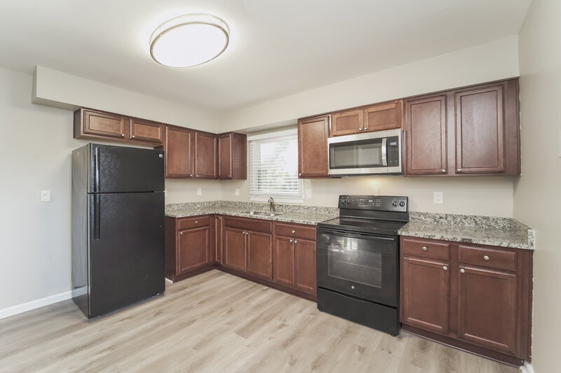 1,755/Mo, 615 Fawnbrook Ln Charlotte, NC 28217 Kitchen View 2