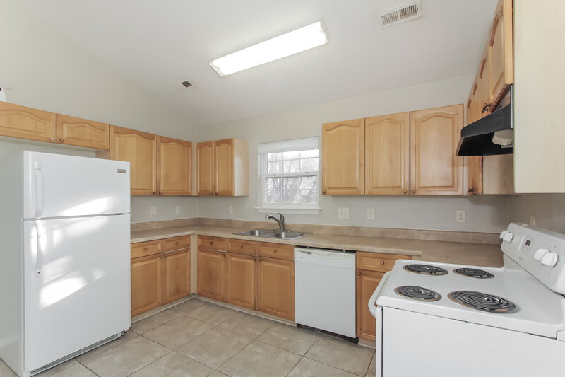 2,360/Mo, 1444 Hidden Stream Ct Charlotte, NC 28213 Kitchen View 2