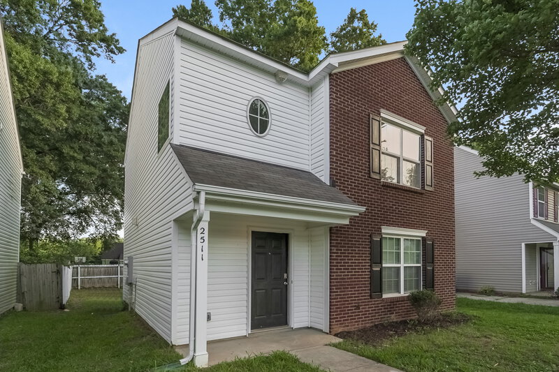 1,650/Mo, 2511 Anna Garrison Rd Charlotte, NC 28206 Front View