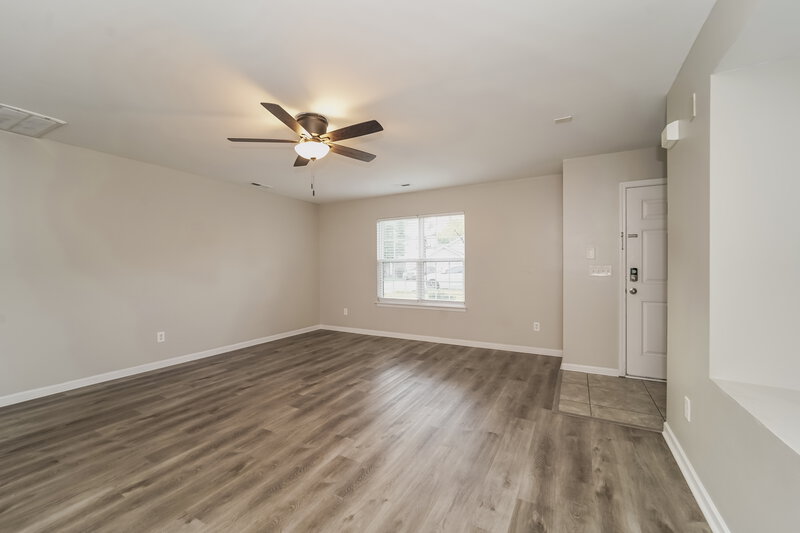 1,650/Mo, 2511 Anna Garrison Rd Charlotte, NC 28206 Living Room View