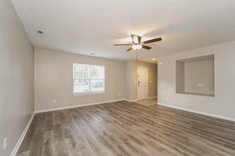 1,650/Mo, 2511 Anna Garrison Rd Charlotte, NC 28206 Living Room View 2