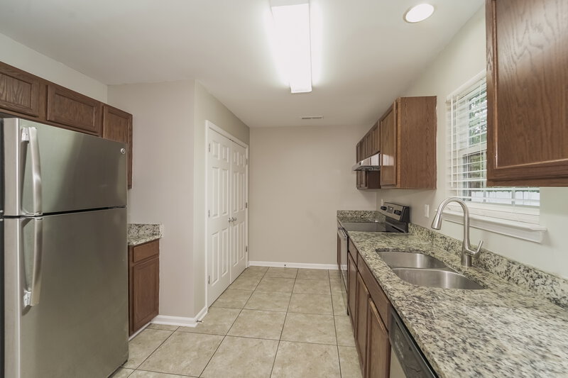 1,650/Mo, 2511 Anna Garrison Rd Charlotte, NC 28206 Kitchen View