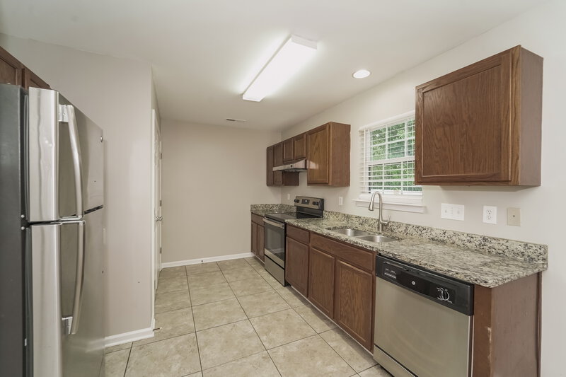 1,650/Mo, 2511 Anna Garrison Rd Charlotte, NC 28206 Kitchen View 2