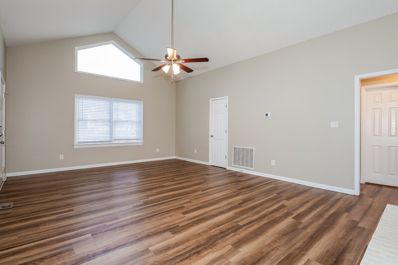 1,910/Mo, 100 New Hampshire Rd Stanley, NC 28164 Living Room View 2