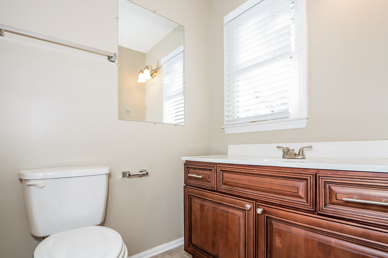 1,910/Mo, 100 New Hampshire Rd Stanley, NC 28164 Main Bathroom View