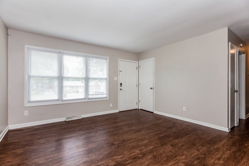 1,630/Mo, 820 Tilden Rd Charlotte, NC 28214 Living Room View 2