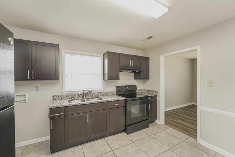 1,560/Mo, 3809 Bardot Dr Charlotte, NC 28216 Kitchen View 2