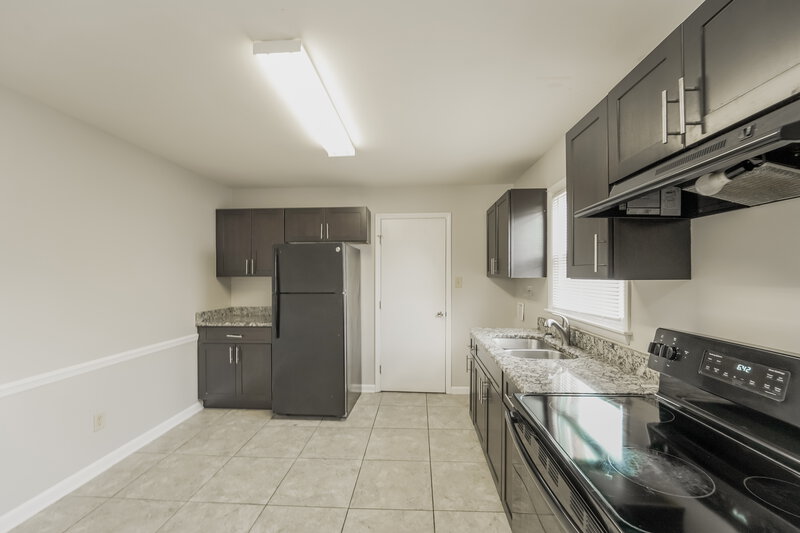 1,560/Mo, 3809 Bardot Dr Charlotte, NC 28216 Kitchen View 3