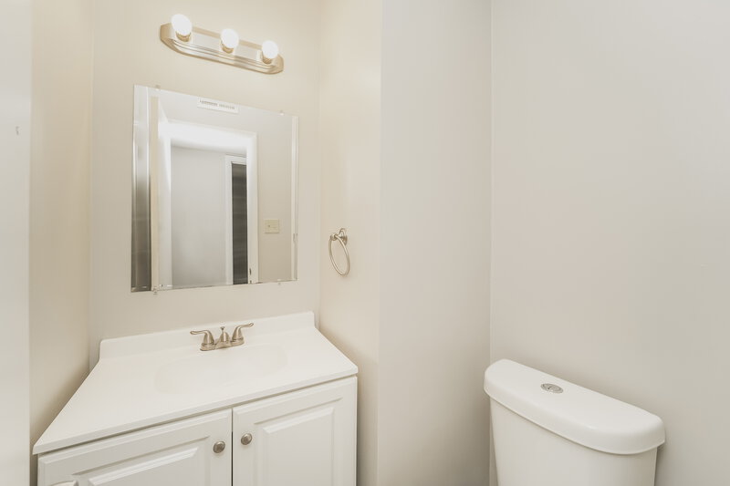 1,560/Mo, 3809 Bardot Dr Charlotte, NC 28216 Main Bathroom View