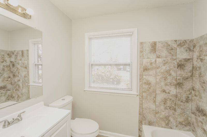 1,560/Mo, 3809 Bardot Dr Charlotte, NC 28216 Bathroom View